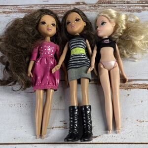 Lot Of 3 Moxie Girlz Dolls No Clothes Or Feet 2009